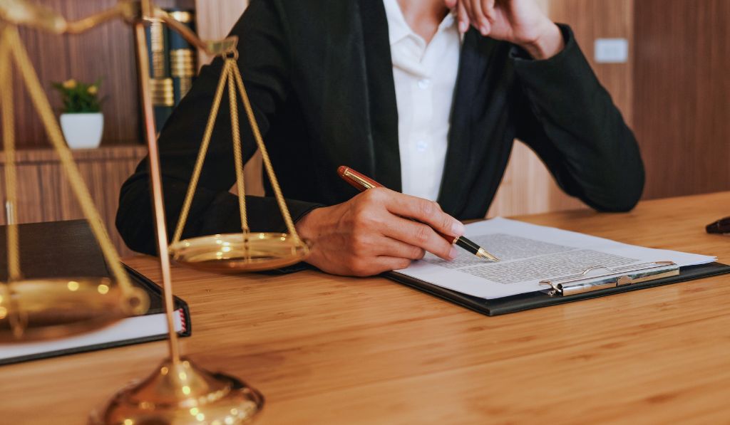 Why You Need a Specialized Truck Crash Lawyer