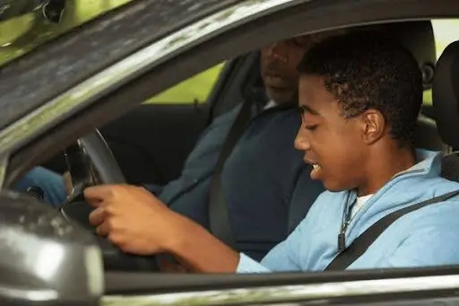 How Parents Help Build Safe Driving Habits in Teen Drivers